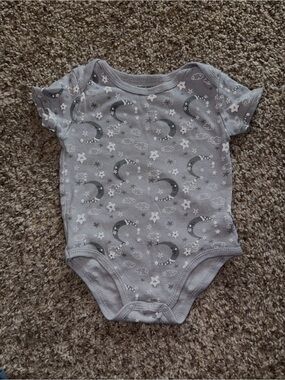 Soft Gray Moon & Star Baby Bodysuit - Cozy Cotton One-Piece